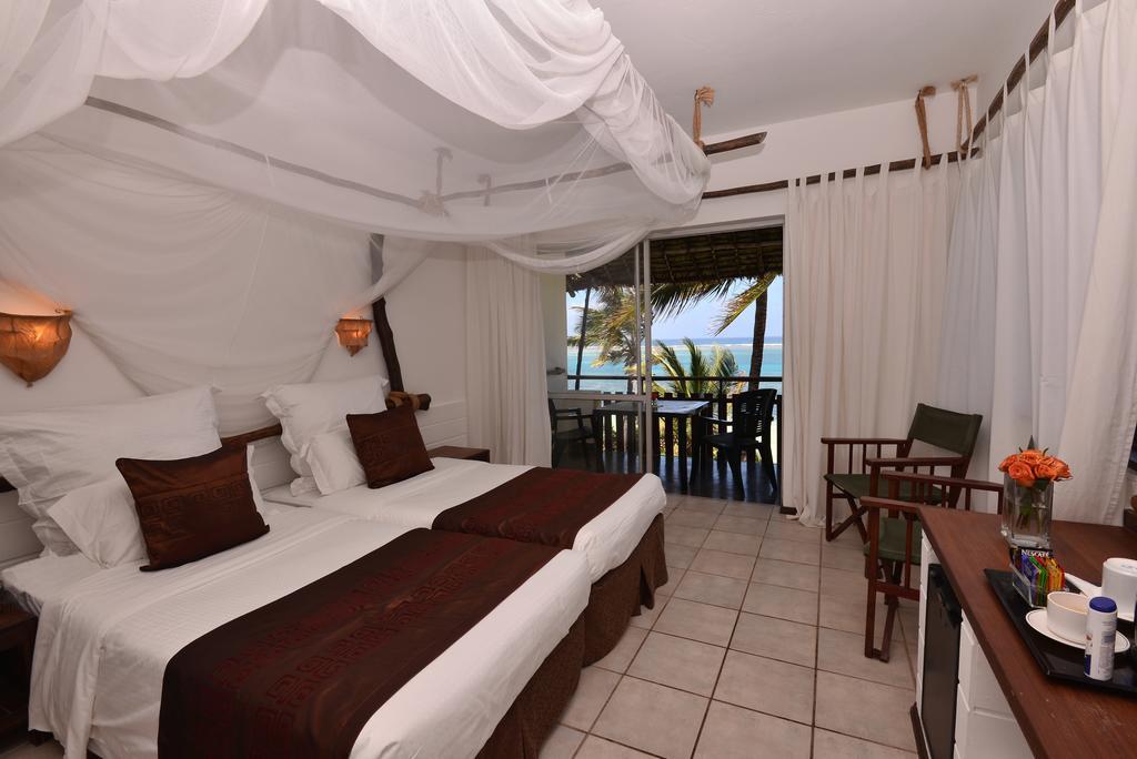 Bahari Beach Hotel Mombasa Habitación foto